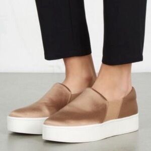 Vince Champagne Satin Warren 90s Y2K
Slip-On Loafers